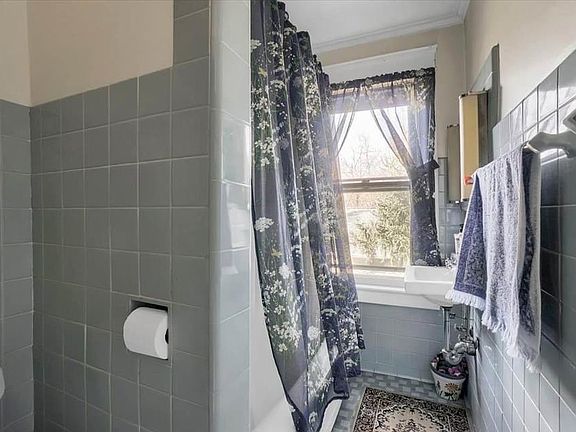3rd image of 436 Benedict Ave Floor 2