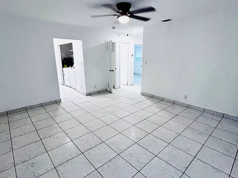 1329 Longwood St #A — Photo 4