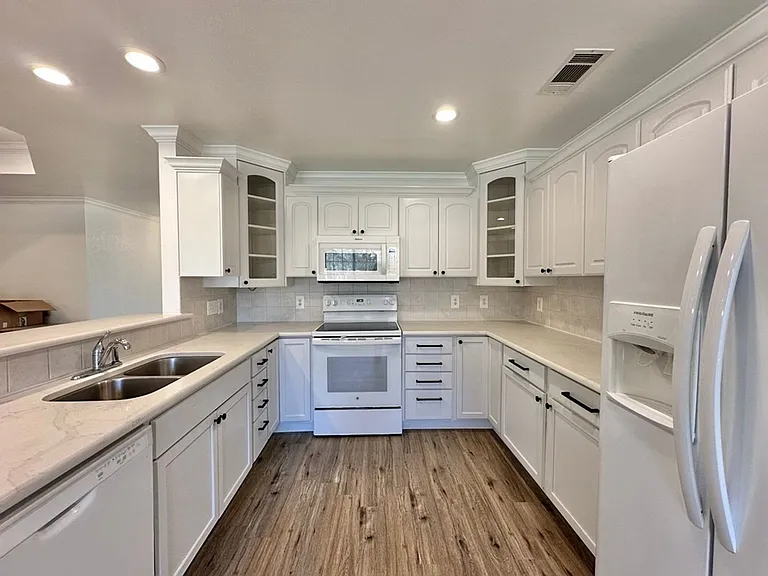 10191 FM 607 N — Photo 18