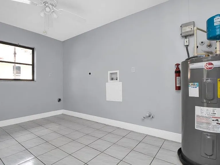 13540 Sedgwick Ave — Photo 41