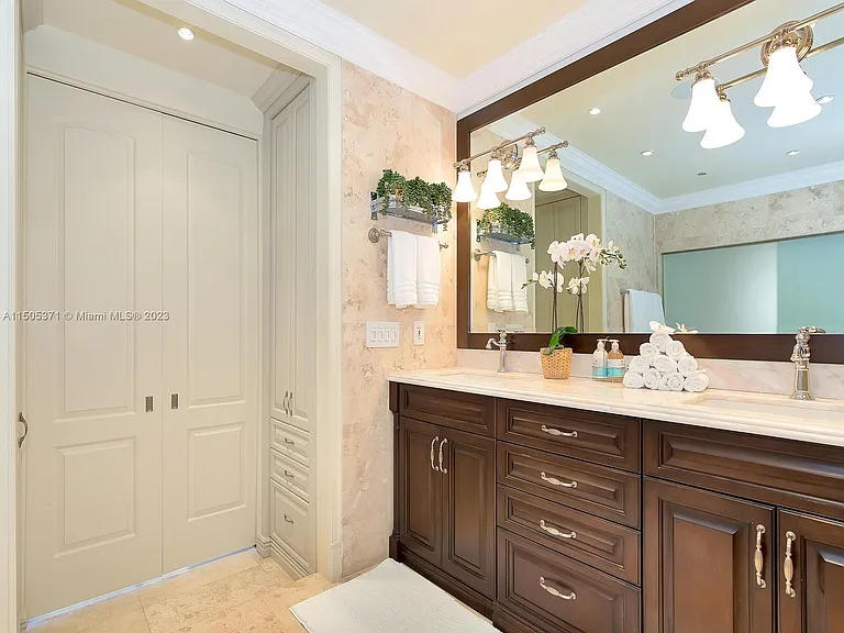 19251 Fisher Island Dr #19251 — Photo 34