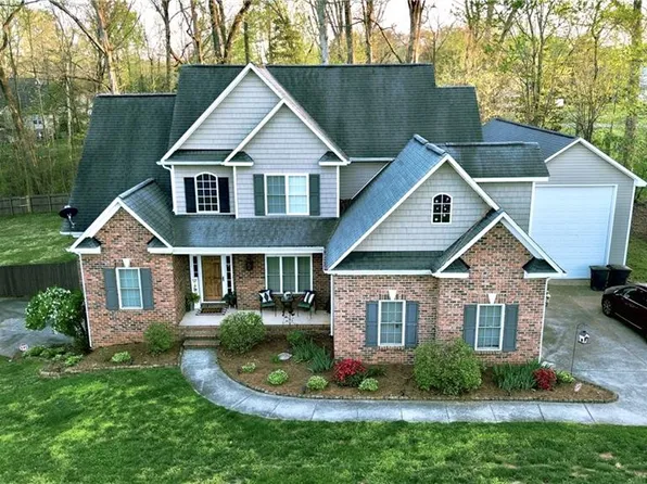 2130 Walnut Crossing Run, Yadkinville, NC 27055