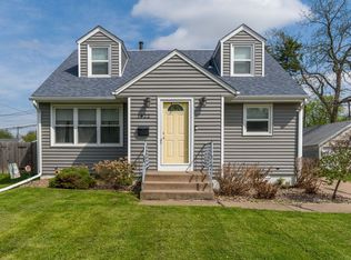 1822 Cody St, Bettendorf, IA 52722