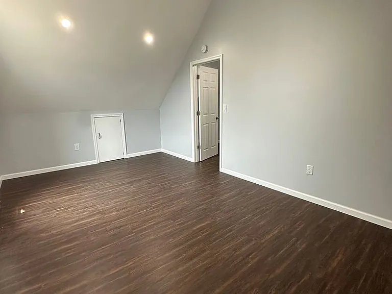 419 E Washington St — Photo 2