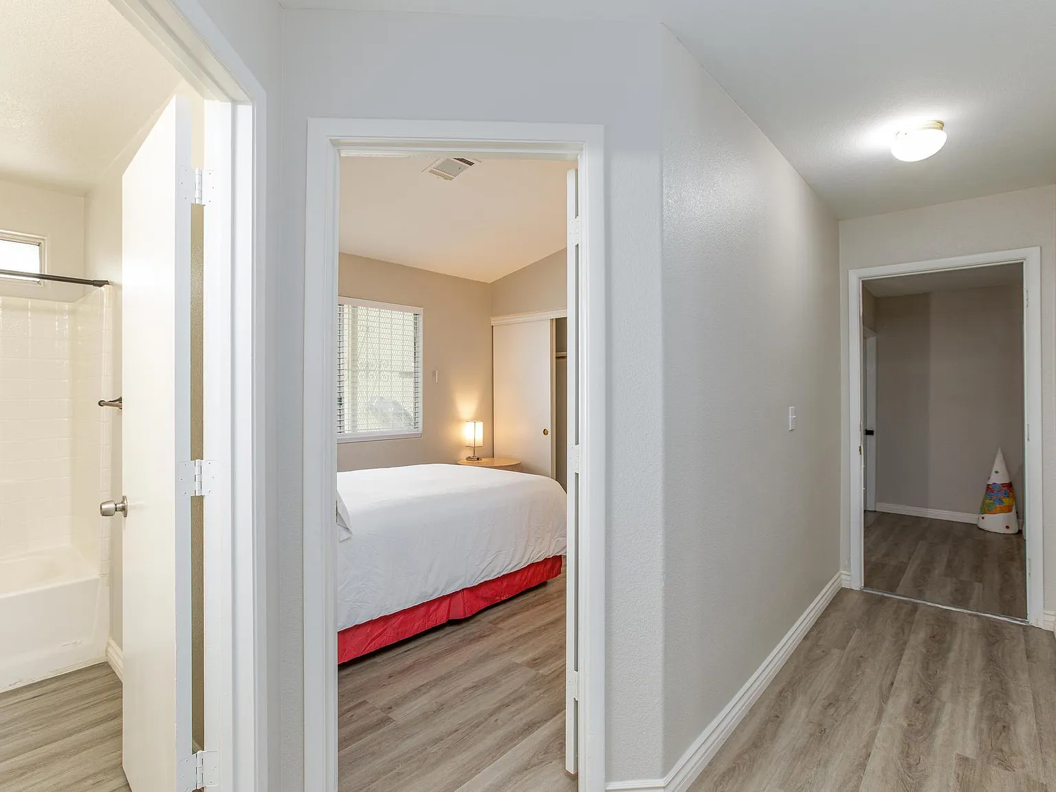 4 bed, 2.0 bath, 1245 sqft, $776 — Photo 1
