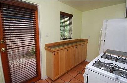 3rd image of 4318 1/2 Lamont St