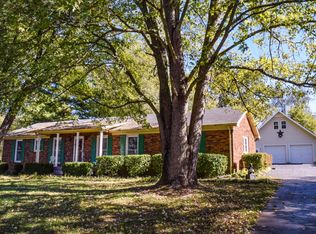 304 Greenfield Ln, Castalian Springs, TN 37031