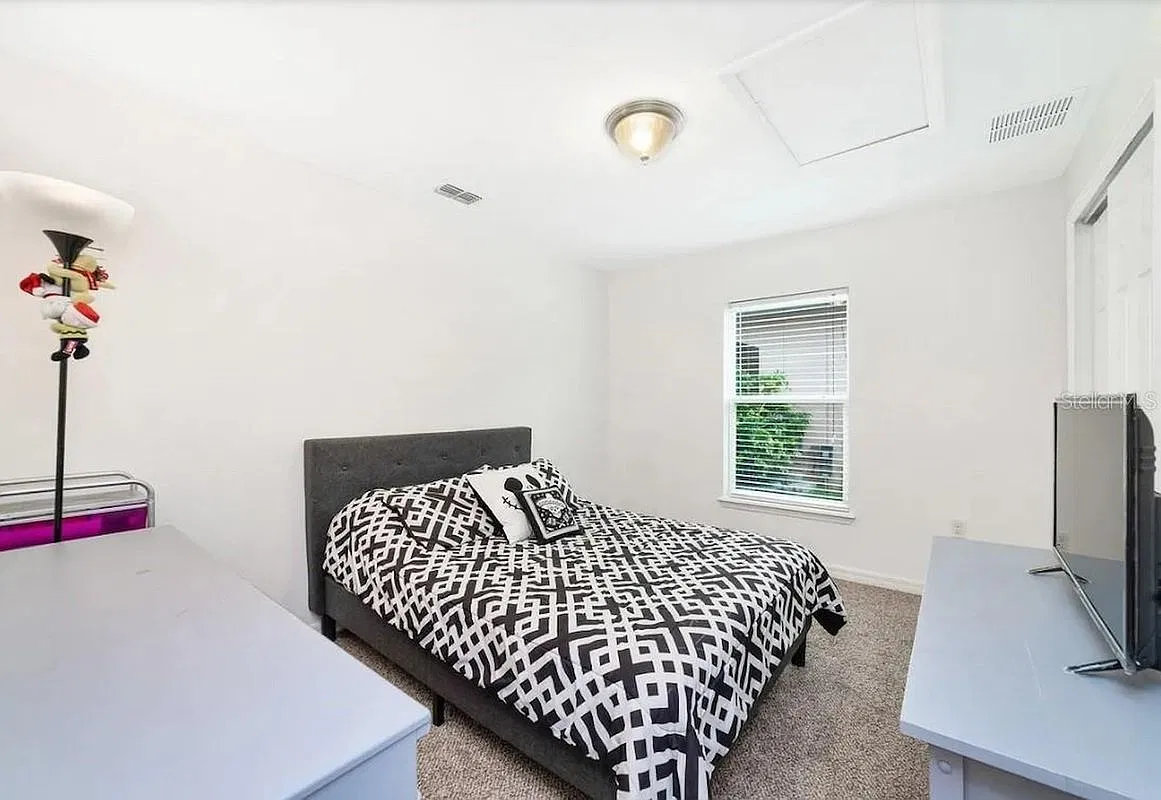 5 bed, 2.0 bath, 1881 sqft, $2,950 — Photo 4