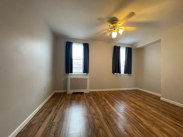 2444 E Huntingdon St — Photo 11