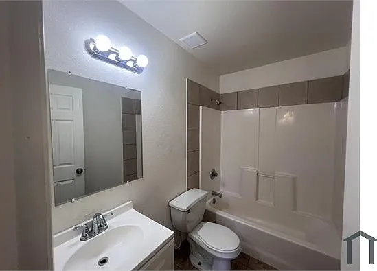 2549 E Chipman Rd #2 — Photo 28