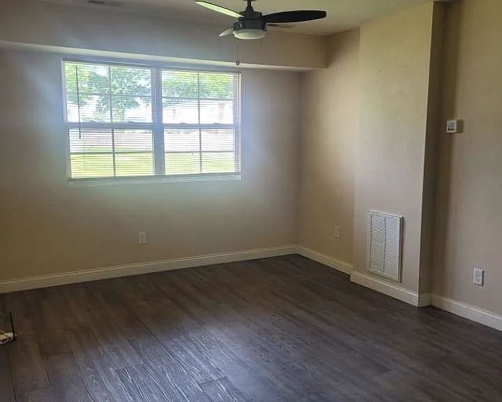 88 Westwood Dr — Photo 3