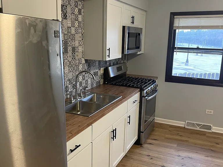 5 Thomas Ct #1E — Photo 8