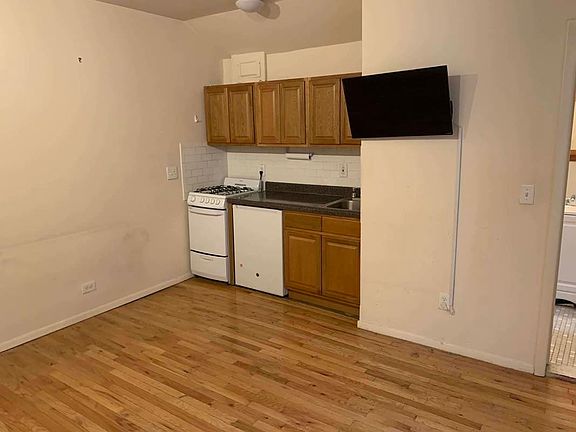 3rd image of 111 W 16th St APT 1N