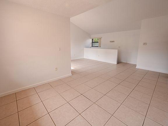 4th image of 445 W Park Dr APT 203