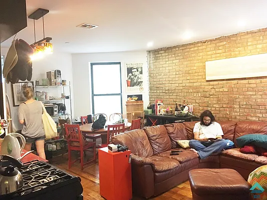 Rented by EXR | media 4