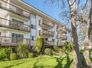 2230 Cadboro Bay Rd, Oak Bay, BC V8R 5G9