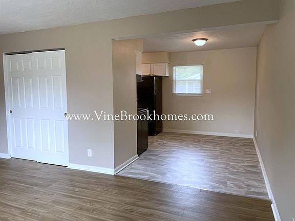 3rd image of 4708 Dayton Ct