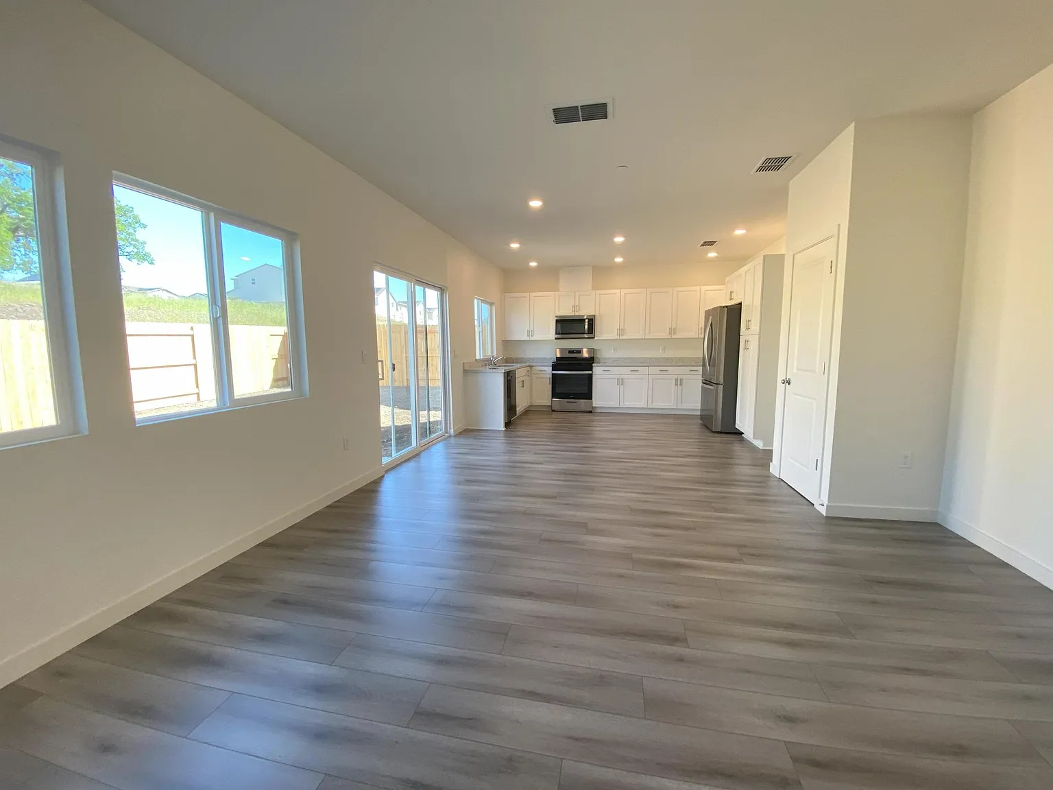 3 bed, 1547 sqft, $2,499 — Photo 1