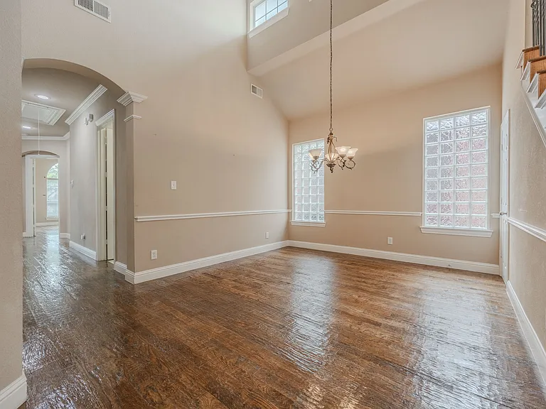 2200 Stone Creek Dr — Photo 9