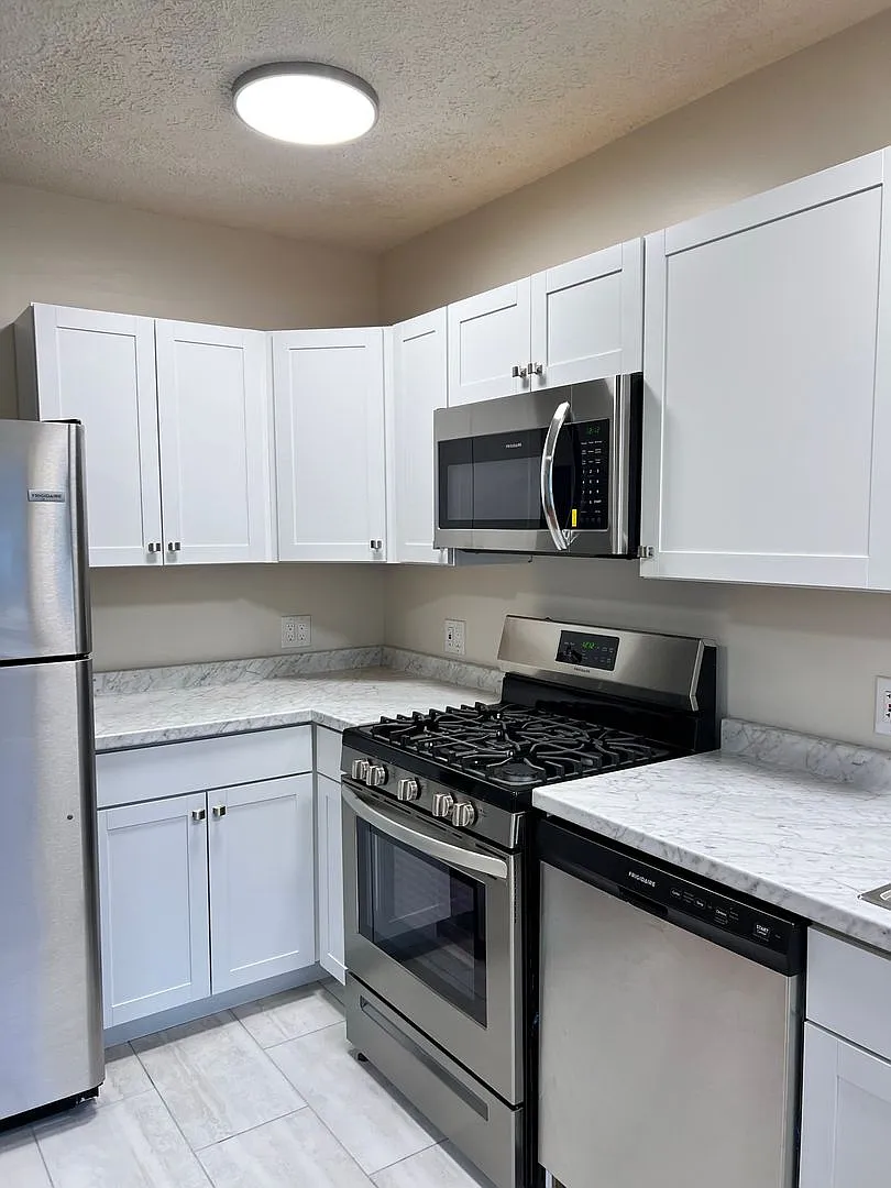 2923 Victoria Avenue — Photo 4