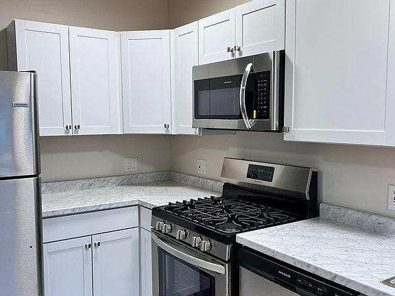 4th image of 2923 Victoria Ave APT 4
