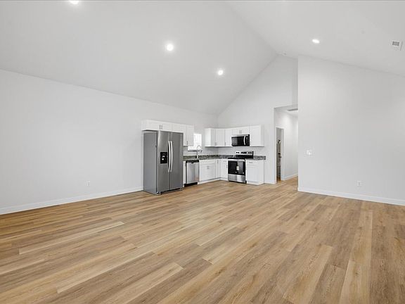 4th image of 44 E Parkview Ave #B