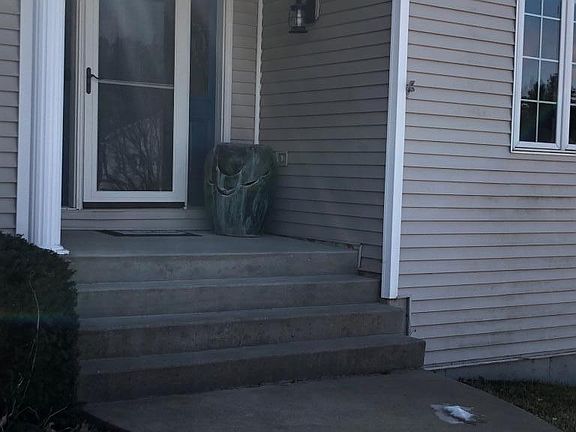 3rd image of 512 Fairview Dr