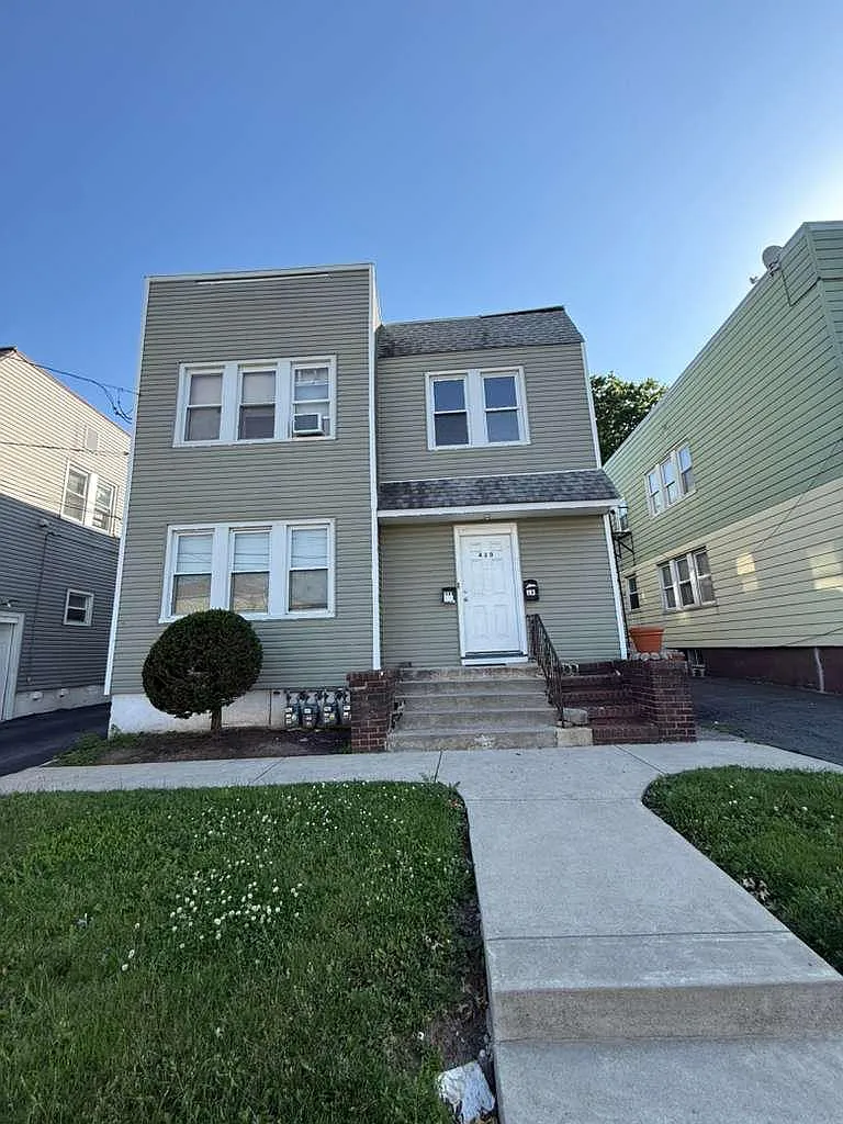 2 bed, $2,000 — Photo 1