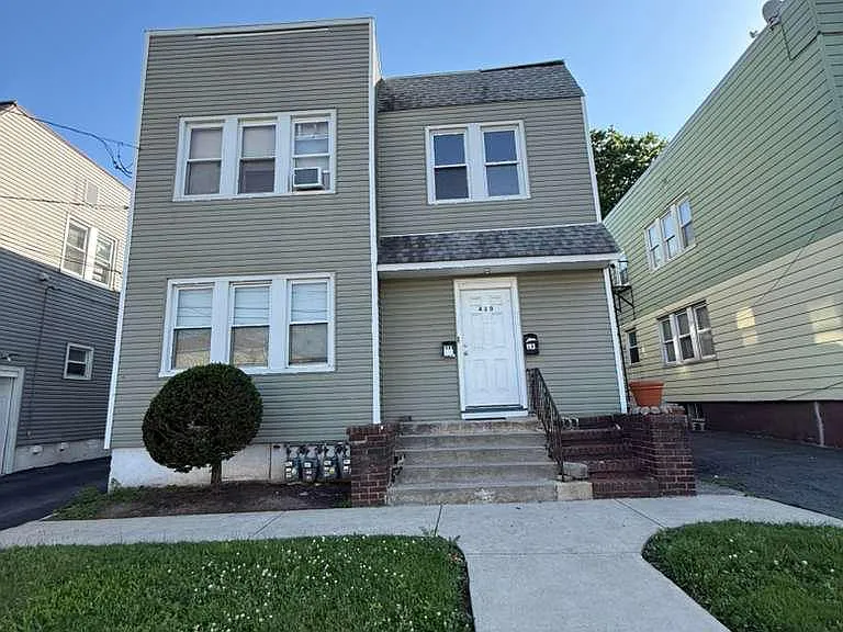 422 Bacheller Ave #2B — Photo 1