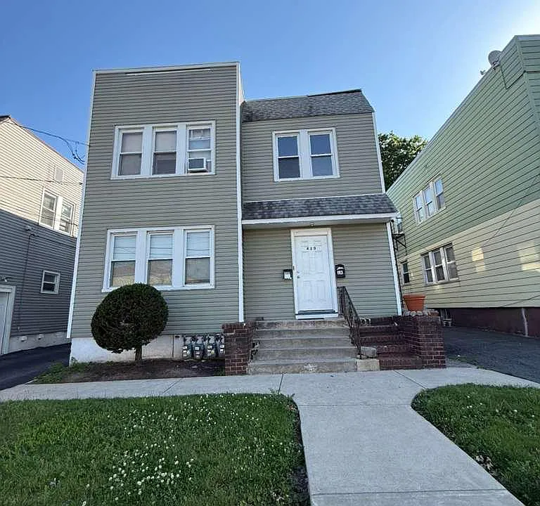 422 Bacheller Ave #2B