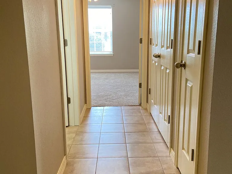 142 E Vixen Cres — Photo 12
