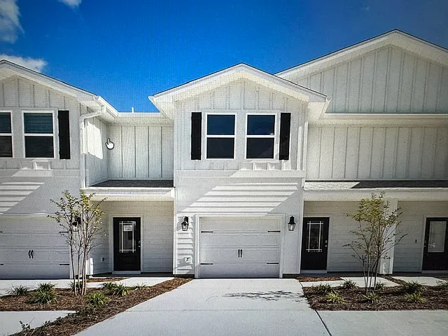 3 bed, 1459 sqft, $2,400 — Photo 1