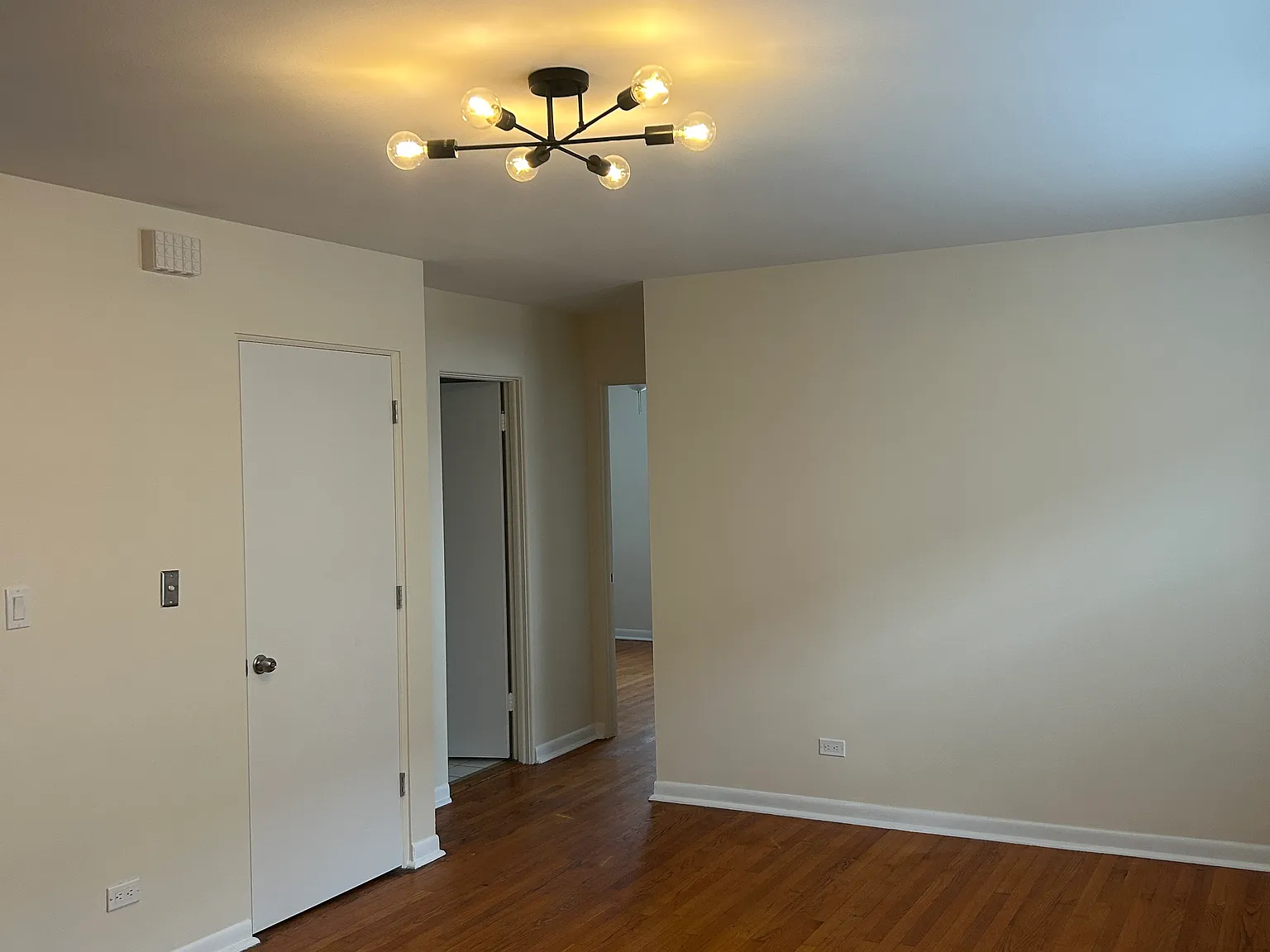 2 bed, 950 sqft, $1,750 — Photo 2