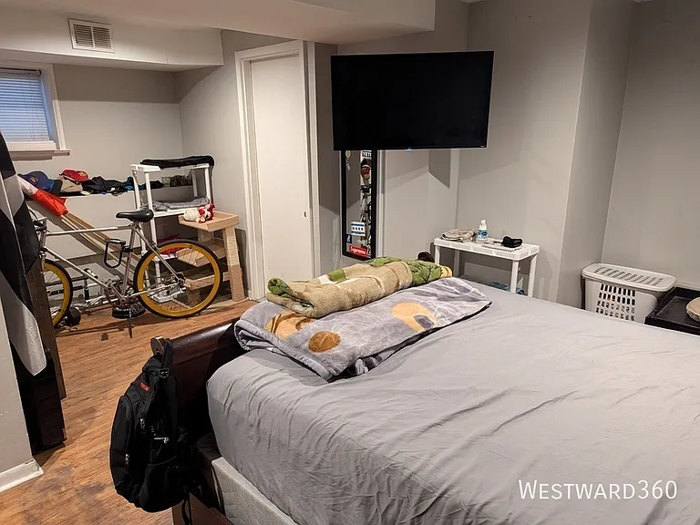 1528 W Wellington Ave #G — Photo 6