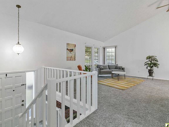 4th image of 802 Galway Cir