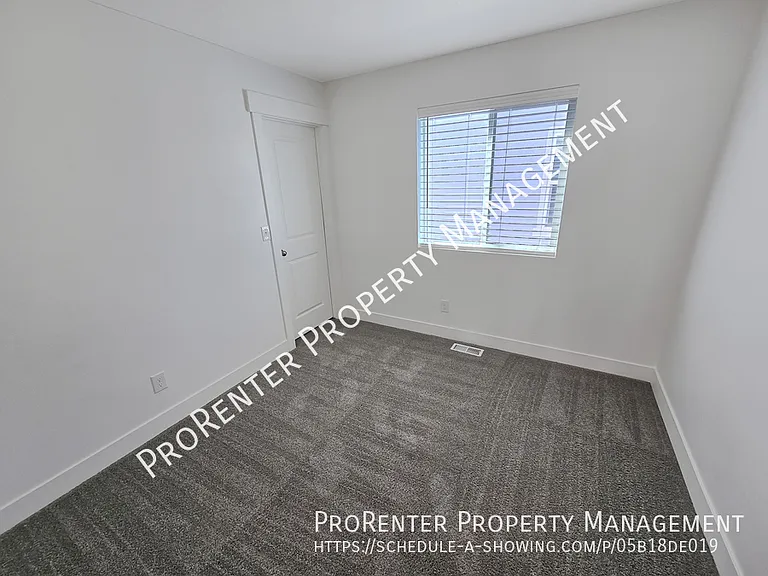 3111 S Edgewater Cv — Photo 22