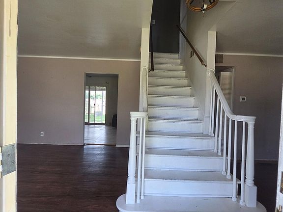 5th image of 1158 Oakwood Dr