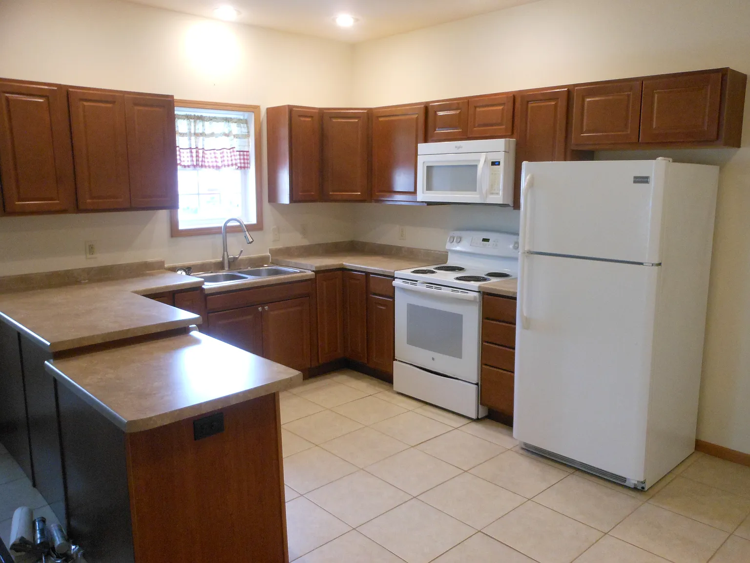 2 bed, 1180 sqft, $1,500 — Photo 4