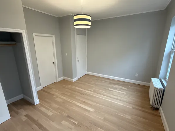 1868 Hart Street image 5 of 9