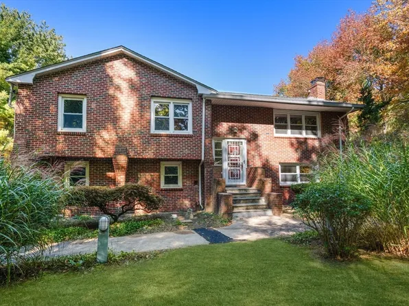 465 Hartford St, Westwood, MA 02090