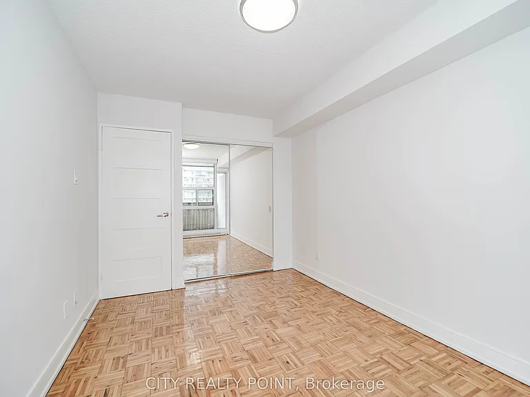 33 Isabella St #1009 — Photo 8
