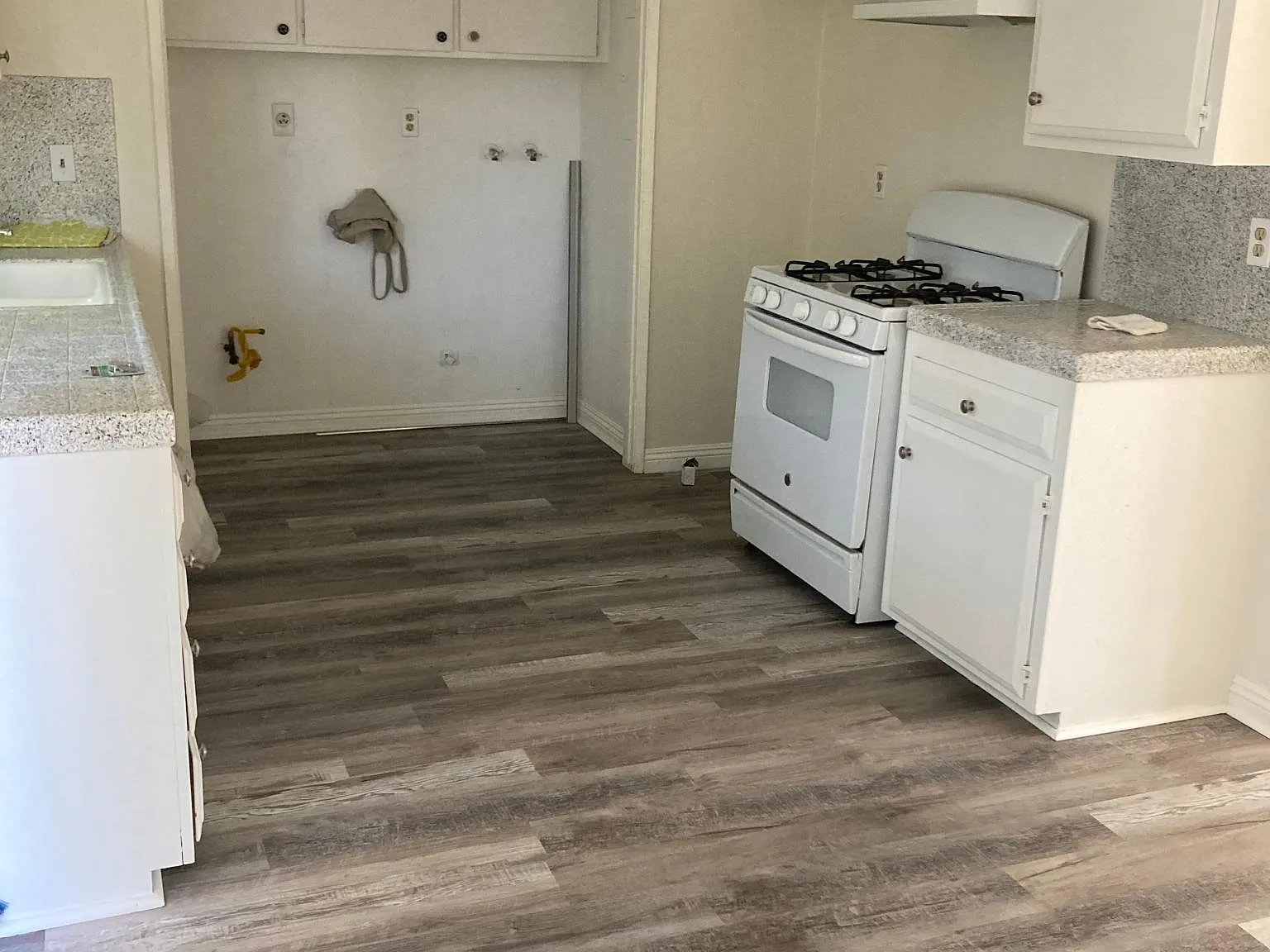 2 bed, 1992 sqft, $1,800 — Photo 4