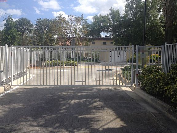 3rd image of 5361 SW 40th Ave