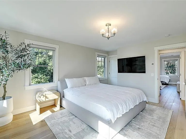 137 Rosebriar Ave — Photo 22