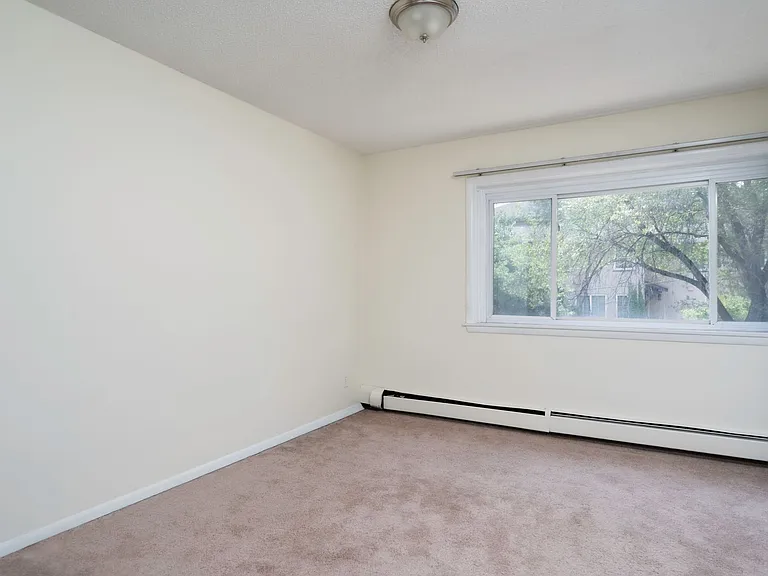242 West Franklin Ave — Photo 54