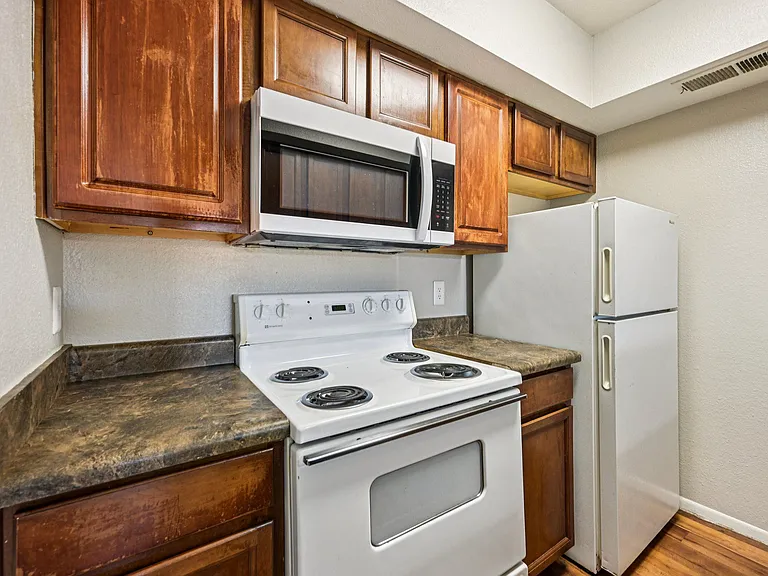Sycamore Square Apartments — Photo 21