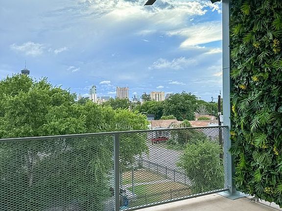 3rd image of 630 Montana St #301