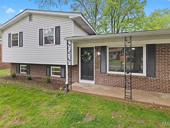 2nd image of 125 Chateau Dr