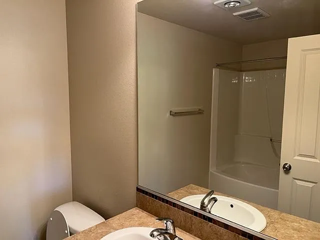 10834 NE Holly St #302 — Photo 9