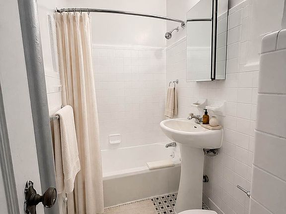 5th image of 348 W 45th St APT 2B